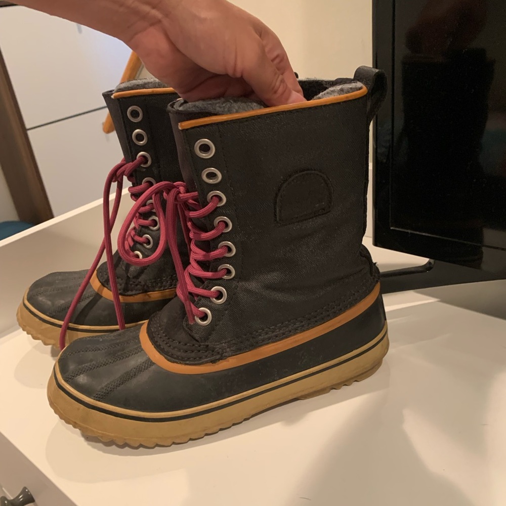 Sorel boots size 7, dark, yellow, and purple